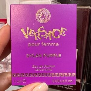 Versace Dylan Purple woman Perfume Sam

We are a Parfumerie based in New Jersey.